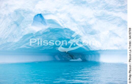 Antarctique. - © Philip Plisson / Plisson La Trinité / AA18769 - Nos reportages photos - Iceberg