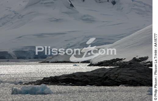 Antarctique. - © Philip Plisson / Plisson La Trinité / AA18777 - Nos reportages photos - Glacier