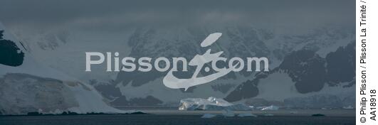 Antarctique. - © Philip Plisson / Plisson La Trinité / AA18918 - Nos reportages photos - Iceberg