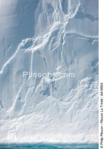 Antarctique. - © Philip Plisson / Plisson La Trinité / AA18924 - Nos reportages photos - Iceberg
