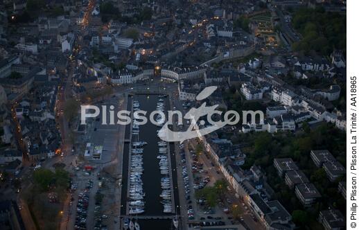 Vannes by night - © Philip Plisson / Plisson La Trinité / AA18965 - Photo Galleries - Moment of the day