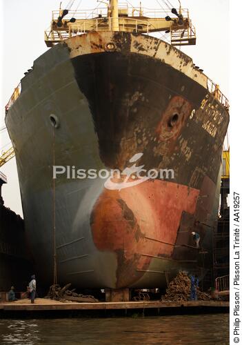 Ship repair in Bangkok. - © Philip Plisson / Plisson La Trinité / AA19257 - Photo Galleries - Naval repairs