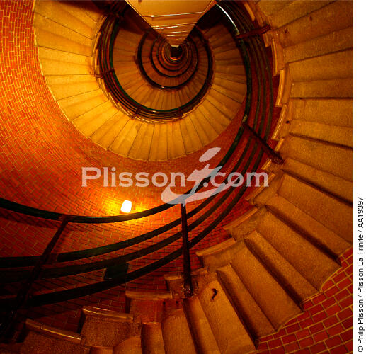 Stairs of the Canche's lighthouse - © Philip Plisson / Plisson La Trinité / AA19397 - Photo Galleries - Sea decoration