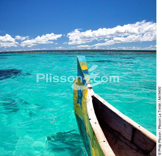 Malagasy pirogue - © Philip Plisson / Plisson La Trinité / AA19400 - Photo Galleries - Dugout