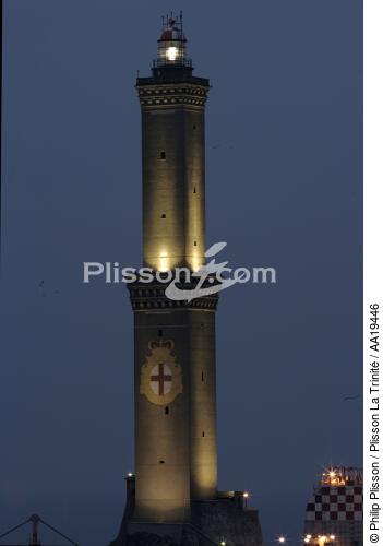 Genova lighthouse - © Philip Plisson / Plisson La Trinité / AA19446 - Photo Galleries - Moment of the day