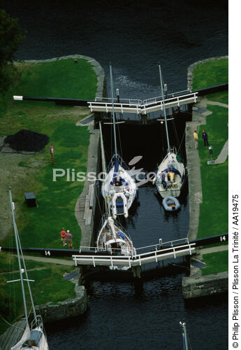 Une écluse du canal de Crinan - © Philip Plisson / Plisson La Trinité / AA19475 - Nos reportages photos - Ecosse