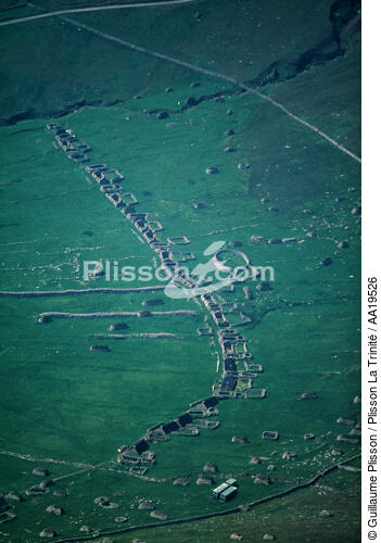 Main street, les ruines du village d'Hirta à Saint-Kilda - © Guillaume Plisson / Plisson La Trinité / AA19526 - Nos reportages photos - Ile [Eco]