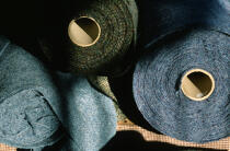 Production tweed weaves in northern Harris © Philip Plisson / Plisson La Trinité / AA19529 - Photo Galleries - Fabric
