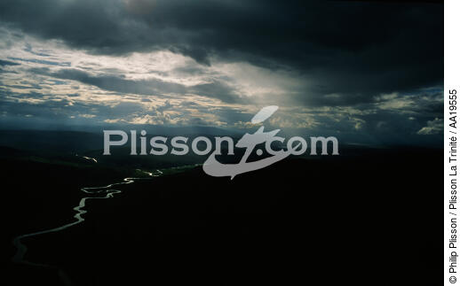 La rivière Wick qui se jette dans la mer du Nord sur la côte est - © Philip Plisson / Plisson La Trinité / AA19555 - Nos reportages photos - Ecosse