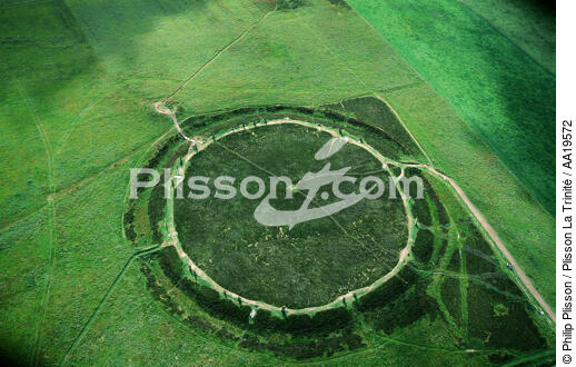 Ring of Brodgar and Standing Stones - © Philip Plisson / Plisson La Trinité / AA19572 - Nos reportages photos - Ecosse