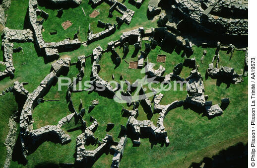 Skara Brac, sur la côte ouest du Mainland - © Philip Plisson / Plisson La Trinité / AA19573 - Nos reportages photos - Ruine
