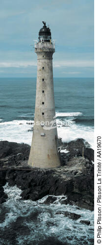 Le phare Skerryvore en Ecosse - © Philip Plisson / Plisson La Trinité / AA19670 - Nos reportages photos - Panoramique vertical