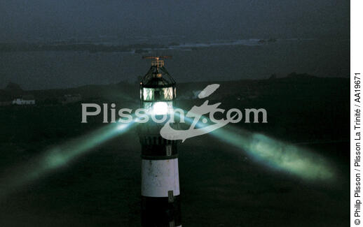Lighthouse Créac'h in France - © Philip Plisson / Plisson La Trinité / AA19671 - Photo Galleries - Night