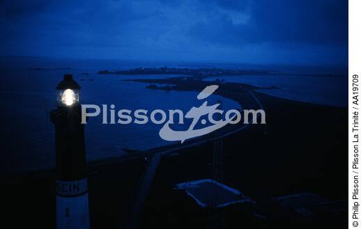 Sein Lighthouse in France - © Philip Plisson / Plisson La Trinité / AA19709 - Photo Galleries - Lighthouse [29]