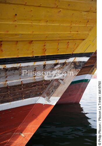 In Dubaï Creek - © Philip Plisson / Plisson La Trinité / AA19760 - Photo Galleries - Hull of boat