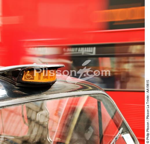 London cab. - © Philip Plisson / Plisson La Trinité / AA19815 - Photo Galleries - Town [England]
