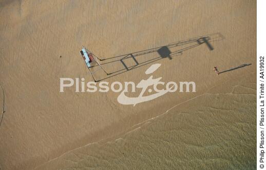 Carnac, the beach and diving board. - © Philip Plisson / Plisson La Trinité / AA19932 - Photo Galleries - Sand