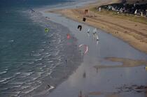 Kitesurf sur plage de la Presqu'Ile de Quiberon. © Philip Plisson / Plisson La Trinité / AA20142 - Nos reportages photos - Quiberon [presqu'île de]