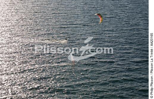 Kitesurf en baie de Quiberon. - © Philip Plisson / Plisson La Trinité / AA20165 - Nos reportages photos - Quiberon [presqu'île de]