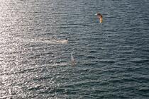 Kitesurf en baie de Quiberon. © Philip Plisson / Plisson La Trinité / AA20165 - Nos reportages photos - Ile [56]