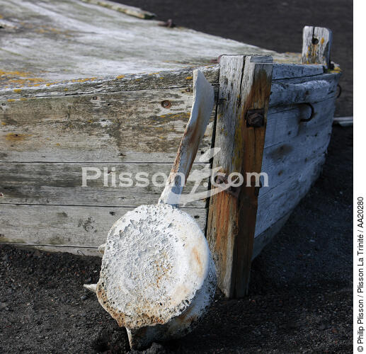Wreck on Deception Island in Antarctica. - © Philip Plisson / Plisson La Trinité / AA20280 - Photo Galleries - Square format