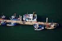 Ponton des bâteaux de pêche,Port-maria. © Philip Plisson / Plisson La Trinité / AA20331 - Nos reportages photos - Mouillage