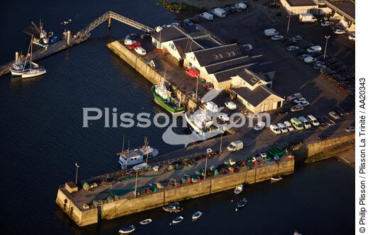 Port de pêche,Port-Maria. - © Philip Plisson / Plisson La Trinité / AA20343 - Nos reportages photos - Jetée