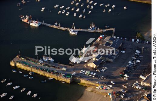 Port de pêche,Port-Maria. - © Philip Plisson / Plisson La Trinité / AA20344 - Nos reportages photos - Jetée