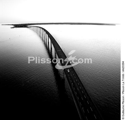 Le pont de l'île de Ré. - © Guillaume Plisson / Plisson La Trinité / AA20394 - Nos reportages photos - Pont