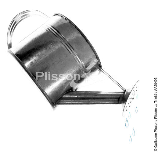 Watering can. - © Guillaume Plisson / Plisson La Trinité / AA20403 - Photo Galleries - Guillaume Plisson