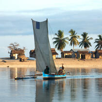 Belo sur mer © Philip Plisson / Plisson La Trinité / AA20447 - Photo Galleries - Town [Madagascar]