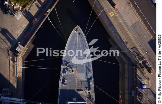 Naval vessel, Lorient. - © Philip Plisson / Plisson La Trinité / AA20525 - Photo Galleries - La rade de Lorient