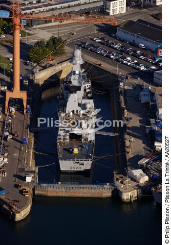 Naval vessel, Lorient. - © Philip Plisson / Plisson La Trinité / AA20527 - Photo Galleries - La rade de Lorient