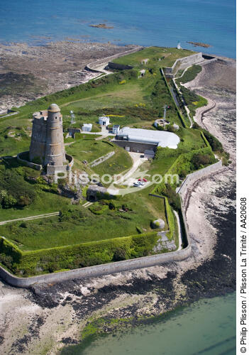 Le fort de la Hougue. - © Philip Plisson / Plisson La Trinité / AA20608 - Nos reportages photos - Manche [La]