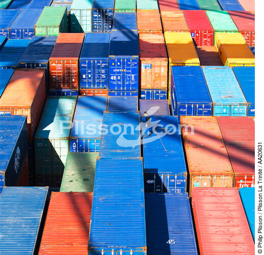 Containers. - © Philip Plisson / Plisson La Trinité / AA20631 - Photo Galleries - Square format