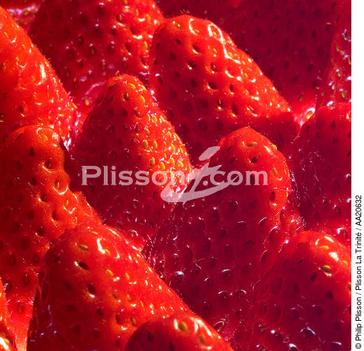 Envie de fraises. - © Philip Plisson / Plisson La Trinité / AA20632 - Nos reportages photos - Cuisine gourmande