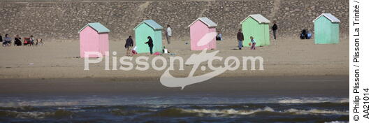 Berck. - © Philip Plisson / Plisson La Trinité / AA21014 - Nos reportages photos - Cabine de plage