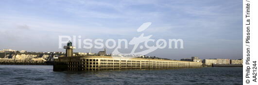 Dieppe. - © Philip Plisson / Plisson La Trinité / AA21244 - Nos reportages photos - Feu de port