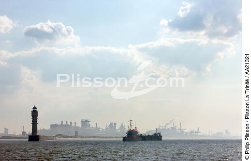 Dunkerque. - © Philip Plisson / Plisson La Trinité / AA21321 - Photo Galleries - North