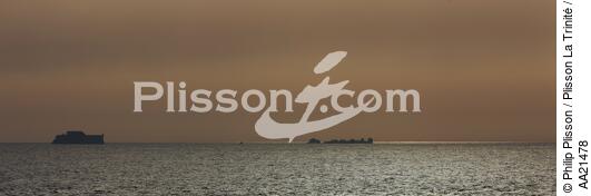 La Conchée devant Saint-Malo. - © Philip Plisson / Plisson La Trinité / AA21478 - Nos reportages photos - Site [35]