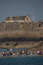 Le Fort National devant Saint-Malo. © Philip Plisson / Plisson La Trinité / AA21518 - Nos reportages photos - Fort