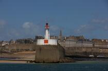 Le Môle des Noires à Saint-Malo. © Philip Plisson / Plisson La Trinité / AA21528 - Nos reportages photos - Feu de port