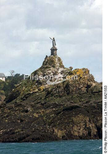 Le Rocher de Bizeux devant Saint-Malo. - © Philip Plisson / Plisson La Trinité / AA21553 - Nos reportages photos - Ille-et-Vilaine
