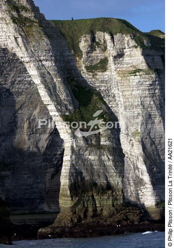 The cliffs of Etretat. - © Philip Plisson / Plisson La Trinité / AA21621 - Photo Galleries - Town [76]