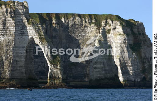 Les falaises d'Etretat. - © Philip Plisson / Plisson La Trinité / AA21622 - Nos reportages photos - Falaise
