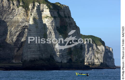 The cliffs of Etretat. - © Philip Plisson / Plisson La Trinité / AA21623 - Photo Galleries - Etretat