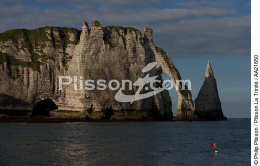Etretat. - © Philip Plisson / Plisson La Trinité / AA21650 - Photo Galleries - Seine Maritime