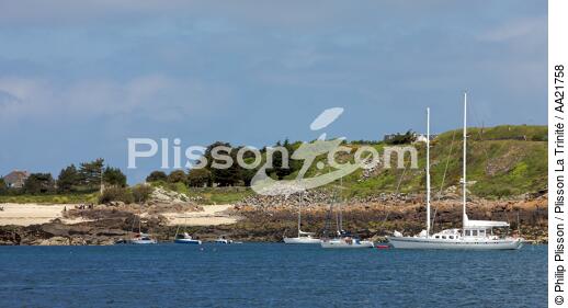 Mooring in Chausey. - © Philip Plisson / Plisson La Trinité / AA21758 - Photo Galleries - The Mont-Saint-Michel Bay and Chausey