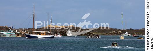 Mooring in Chausey. - © Philip Plisson / Plisson La Trinité / AA21760 - Photo Galleries - The Mont-Saint-Michel Bay and Chausey