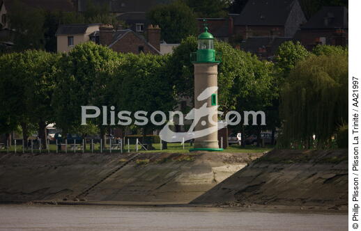Le phare de Quillebeuf sur la Seine. - © Philip Plisson / Plisson La Trinité / AA21997 - Nos reportages photos - Seine [la]